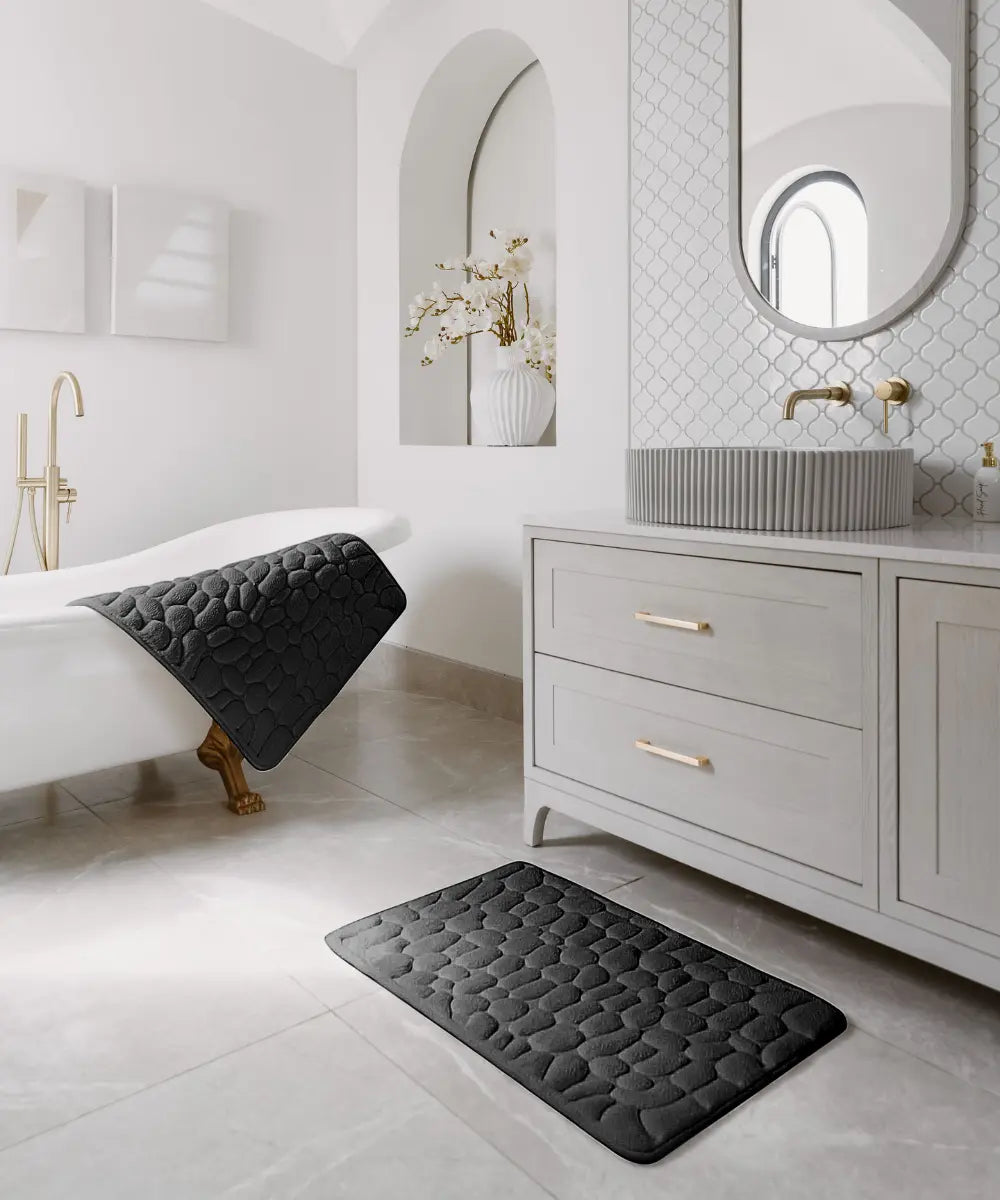 Massaging and non-slip bath mat for ultimate comfort
