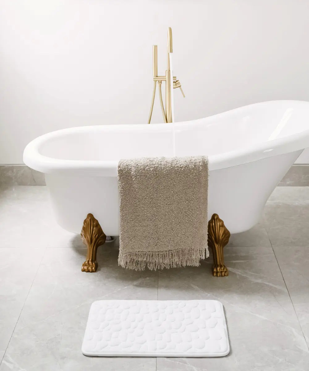 Massaging and non-slip bath mat for ultimate comfort