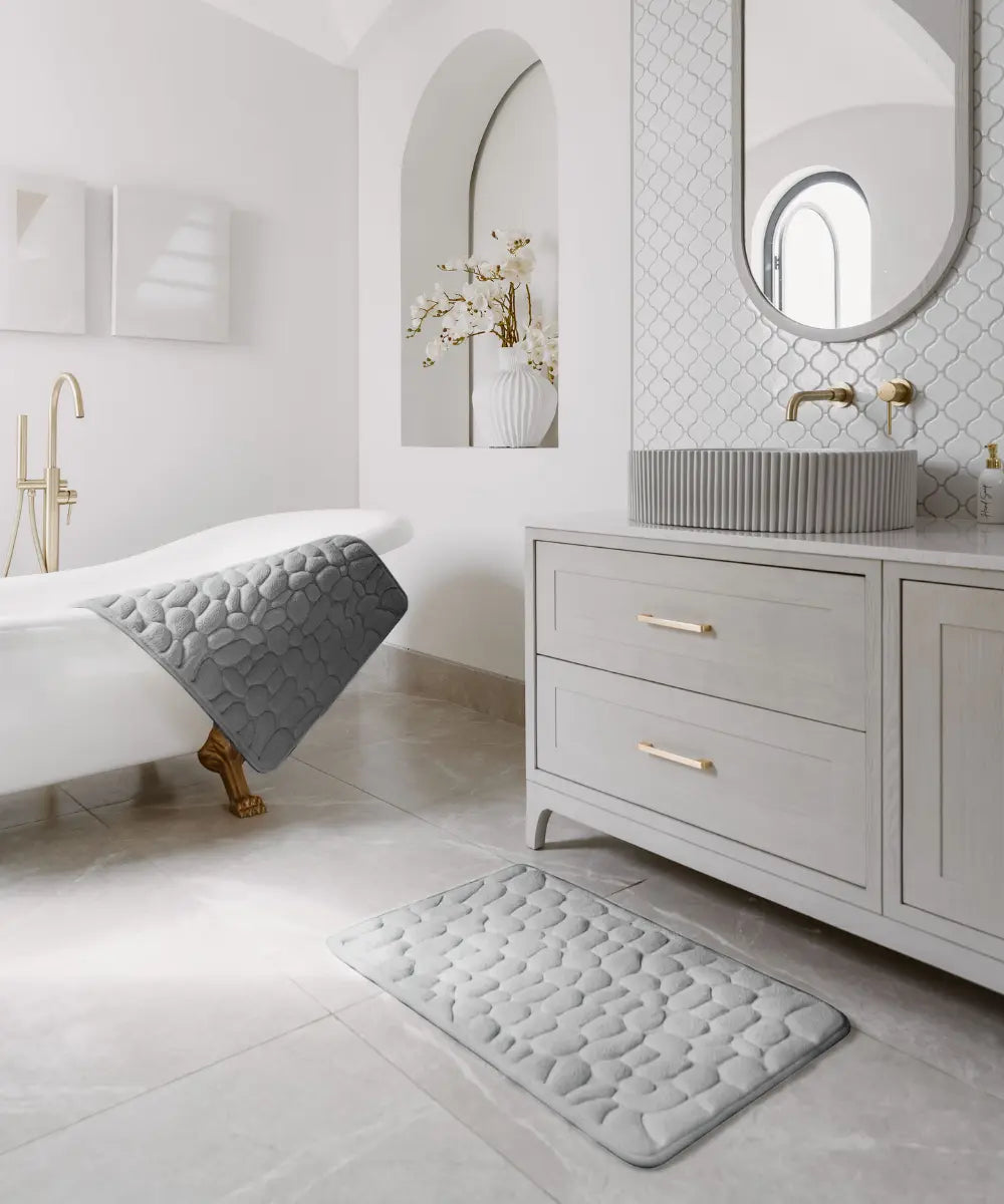 Massaging and non-slip bath mat for ultimate comfort
