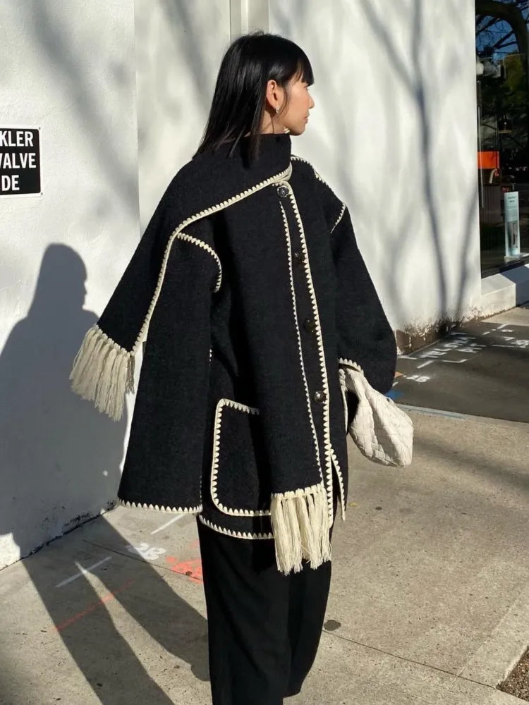 Elegant and versatile jacket with integrated scarf