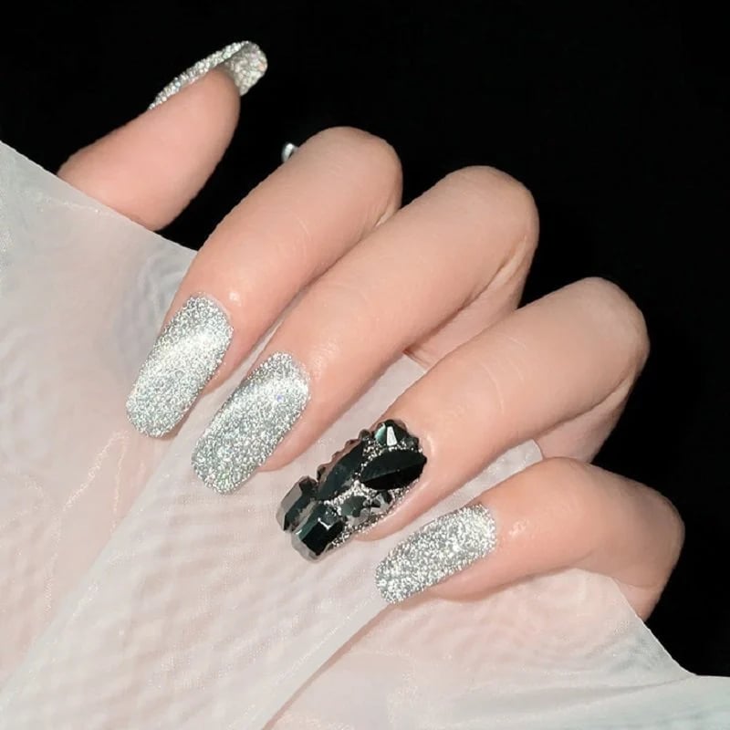 Laser Diamond Nail Polish Kit: Intense shine and glamorous sparkle